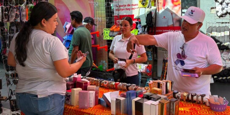 Comparte SSPC información preventiva a locatarios del Mercado Municipal de Hermosillo